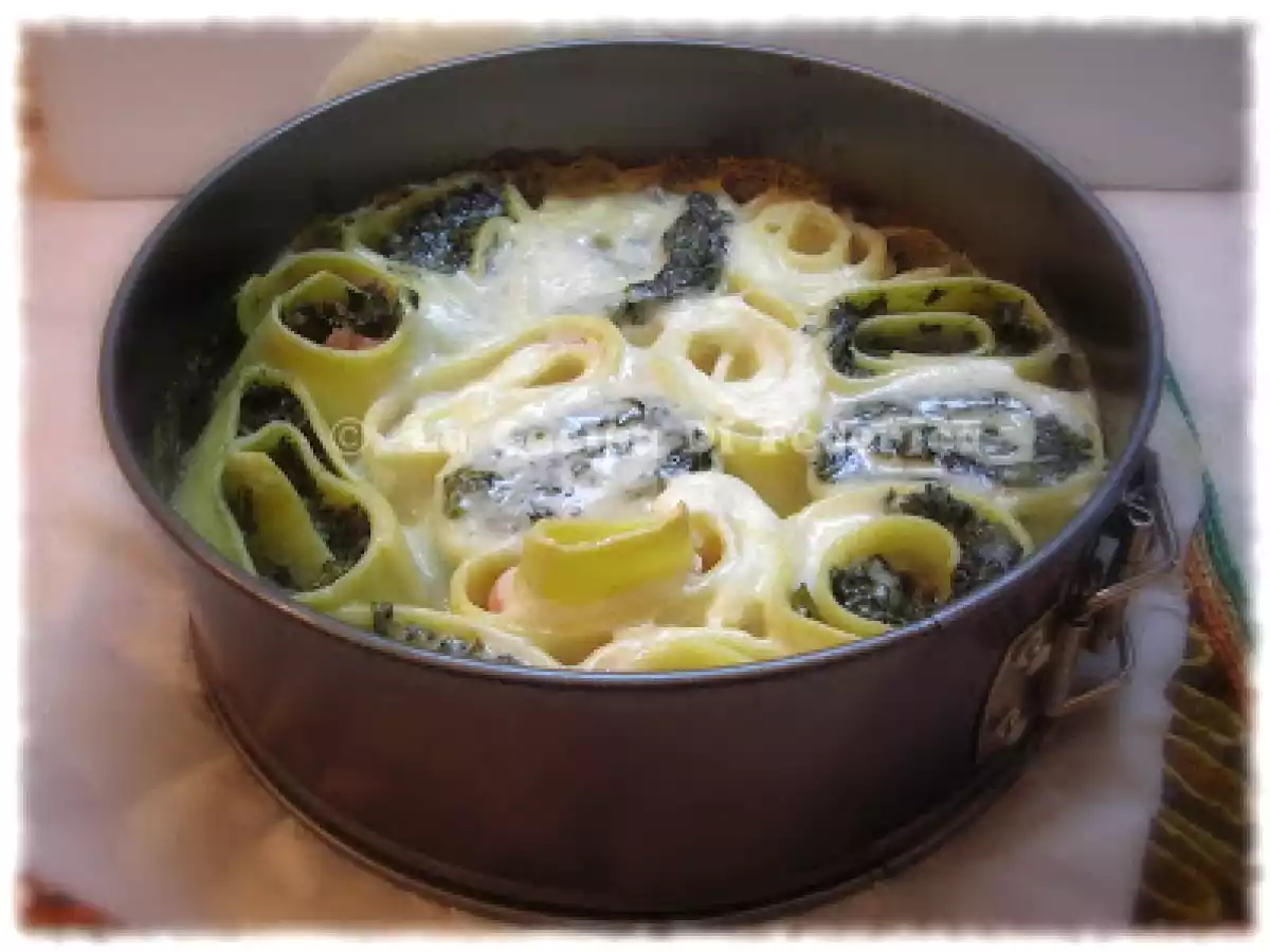 Rose di pasta fresca al prosciutto e spinaci - foto 2
