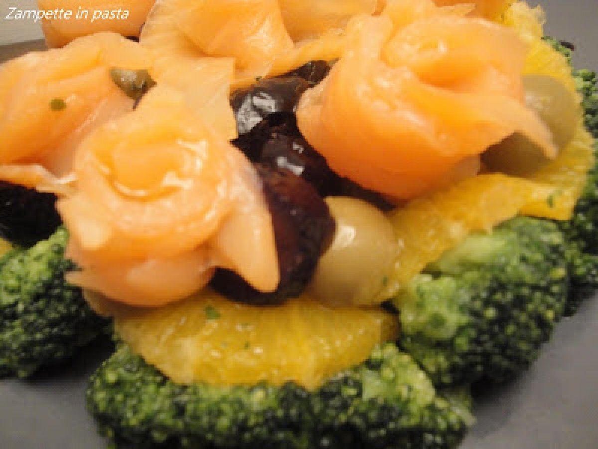 ROSELLINE DI SALMONE SU LETTO DI MISTO STUZZICANTE, foto 2