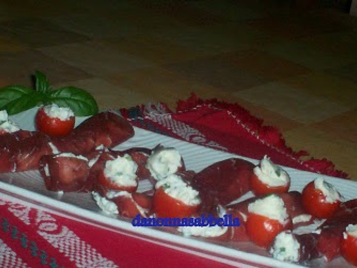 ROTOLINI DI BRESAOLA CON RICOTTA E BASILICO