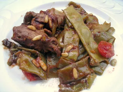 Rotolini di carne con fagiolane (taccole) e pinoli