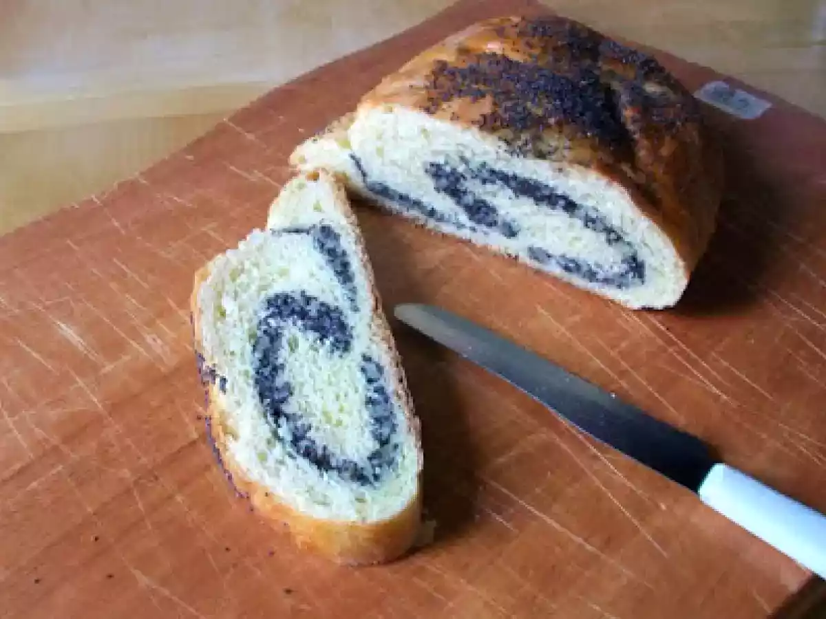 Rotolo ai Semi di Papavero, Mandorle e Marzapane