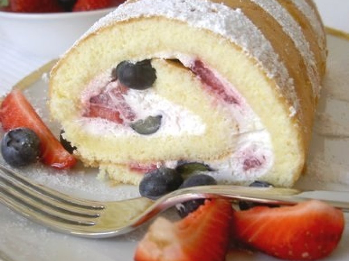 Rotolo alle fragole e yogurt _ Epres piskòtatekercs