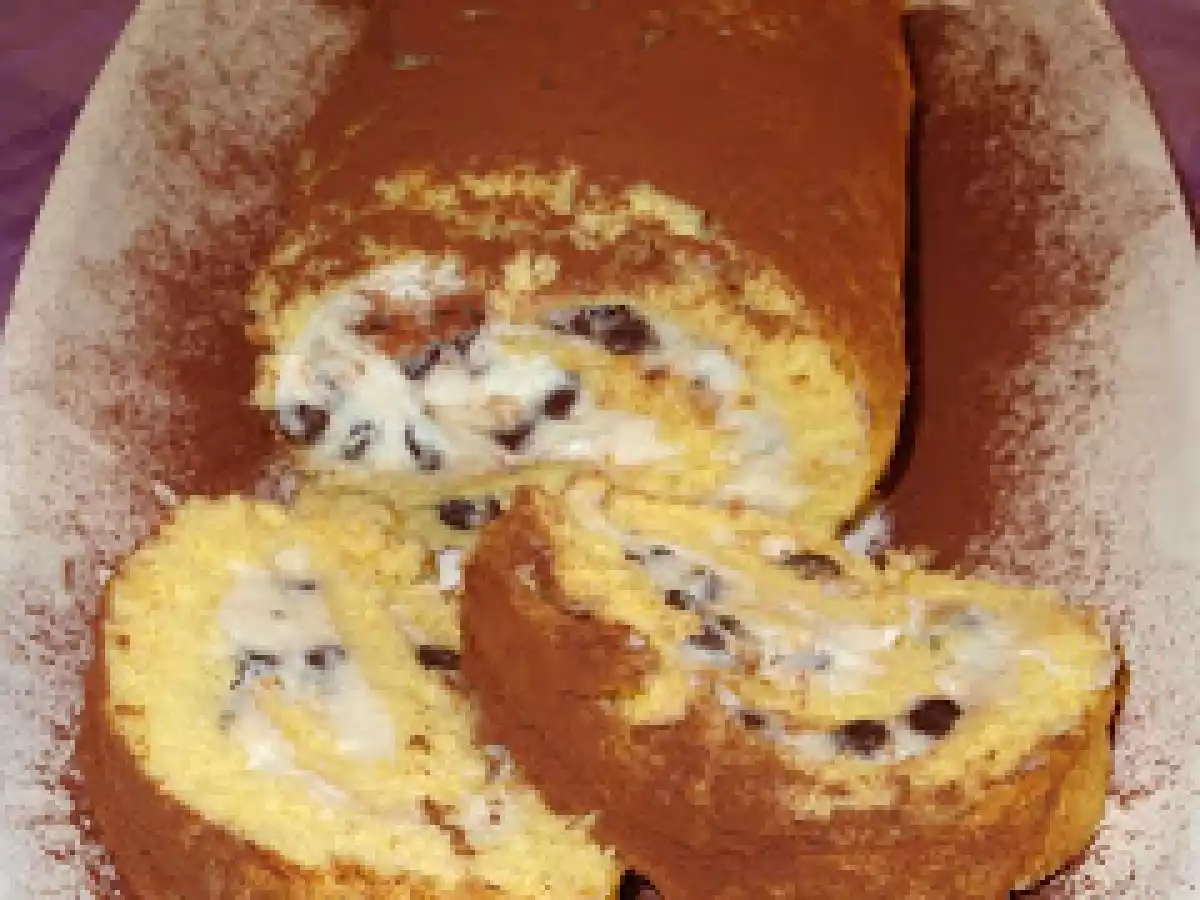 Rotolo dell'estate con ricotta e gocce di cioccolato