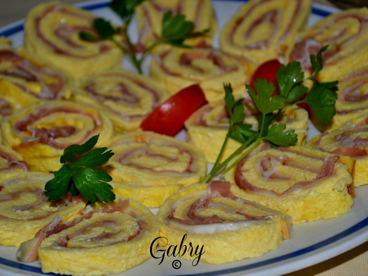 Rotolo di frittata al forno con provola affumicata e prosciutto crudo