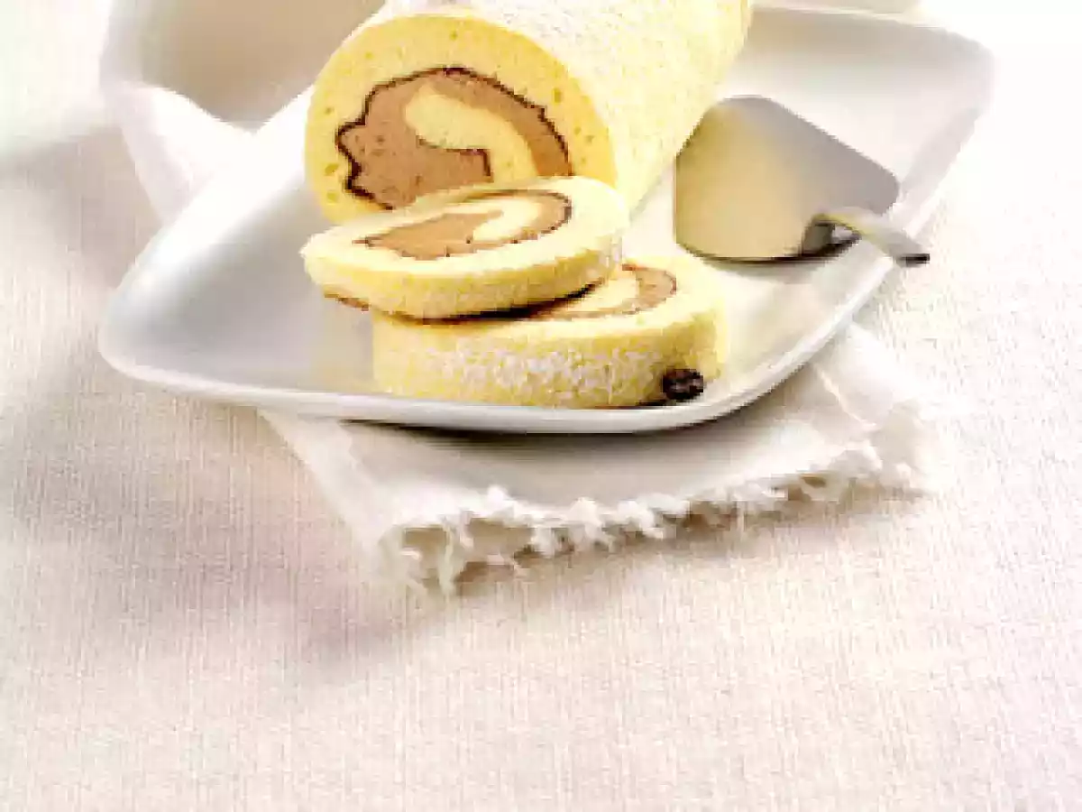 Rotolo di pasta biscotto con crema al caffè