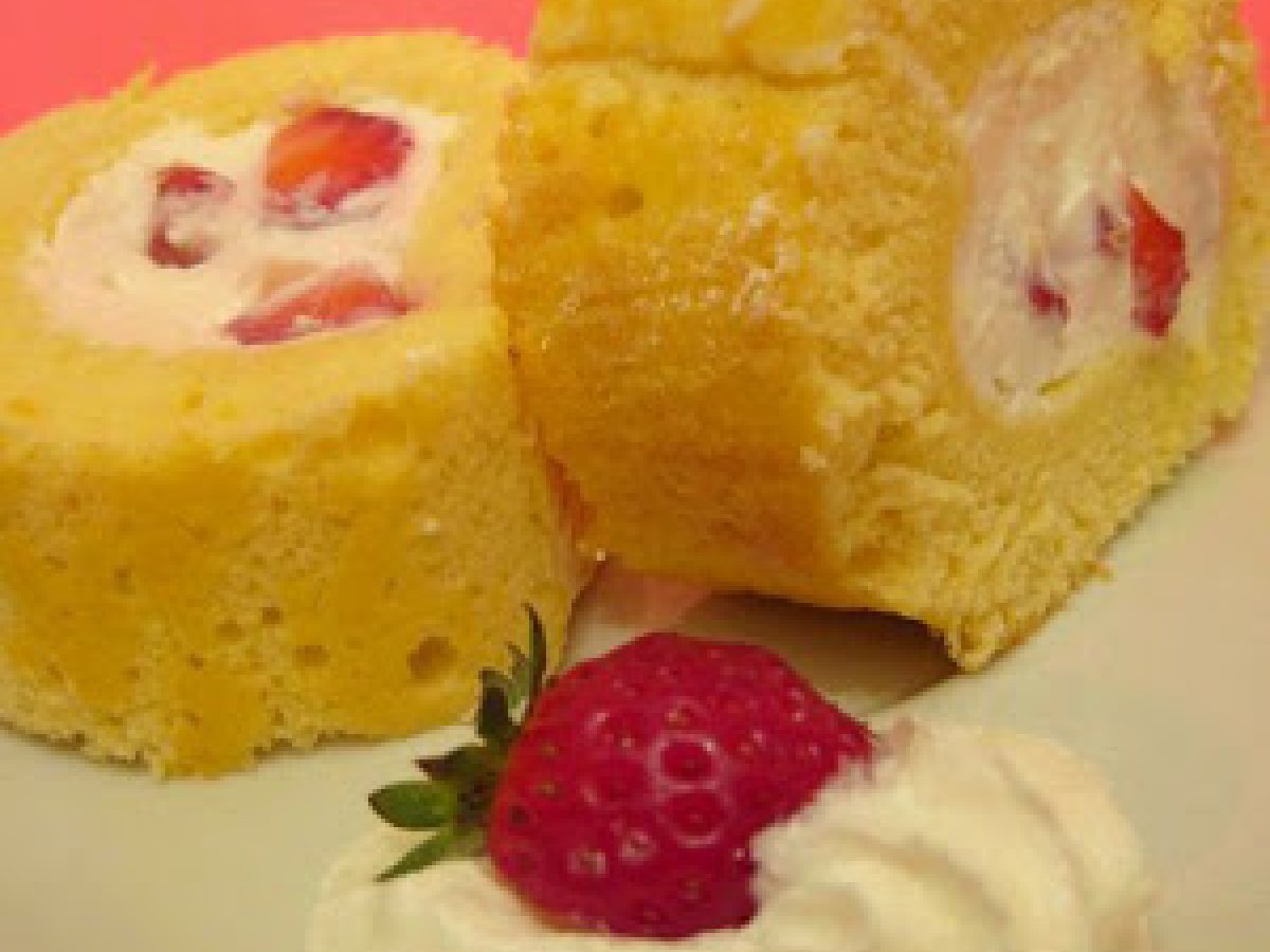 Rotolo di pasta biscotto con ricotta e fragole, foto 3