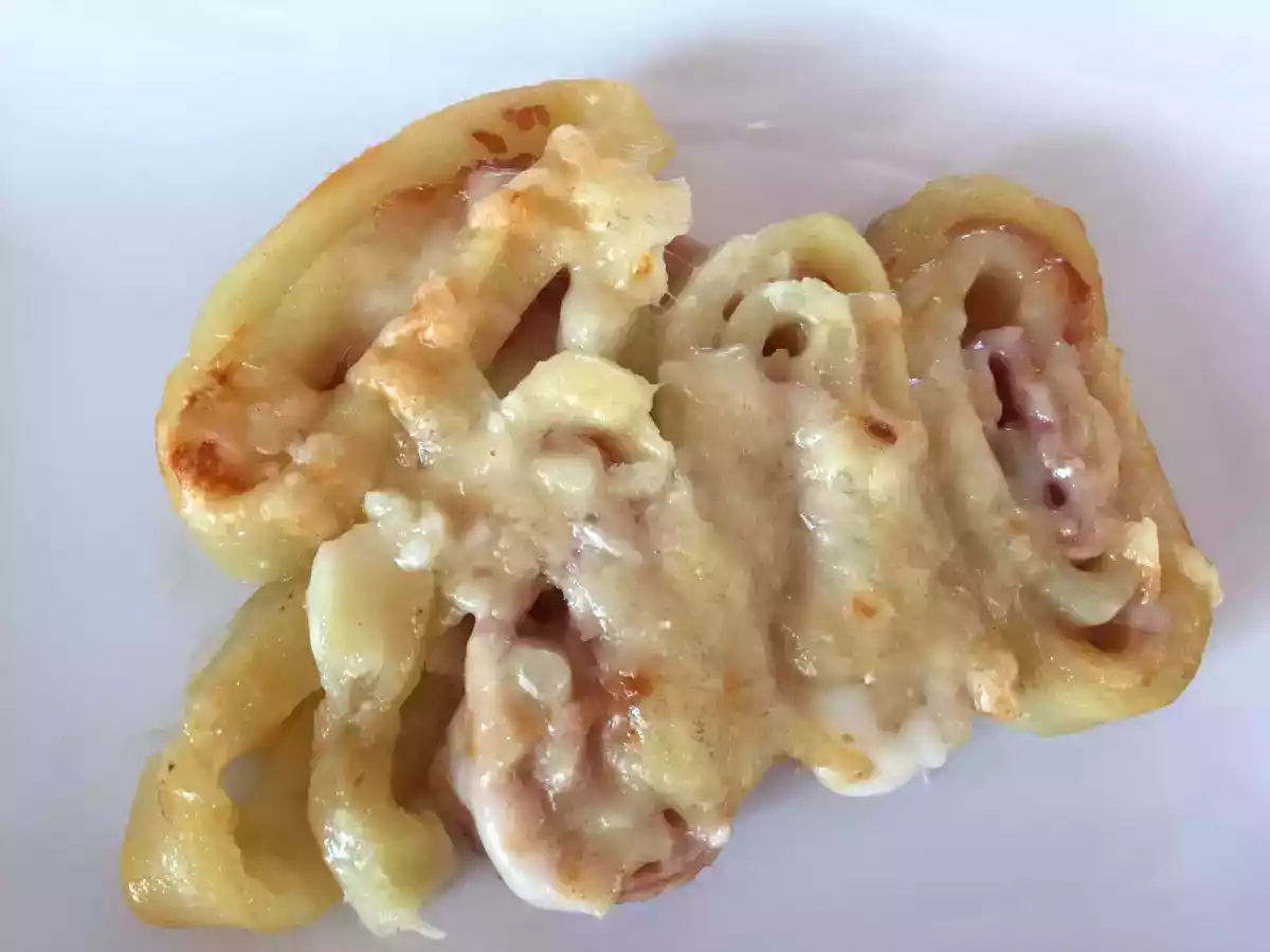 Rotolo di pasta degli gnocchi ripieno