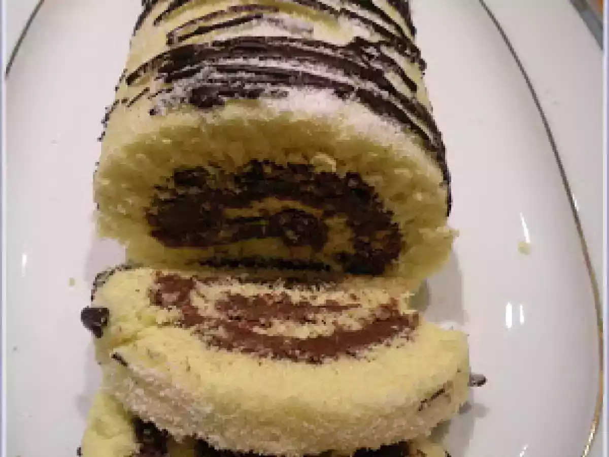 ROTOLO DOLCE FARCITO CON CREMA AL CIOCCOLATO