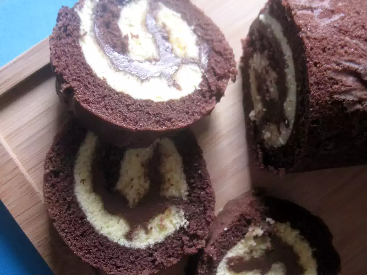 Rotolo girella bicolore farcito con crema alle nocciole - foto 3