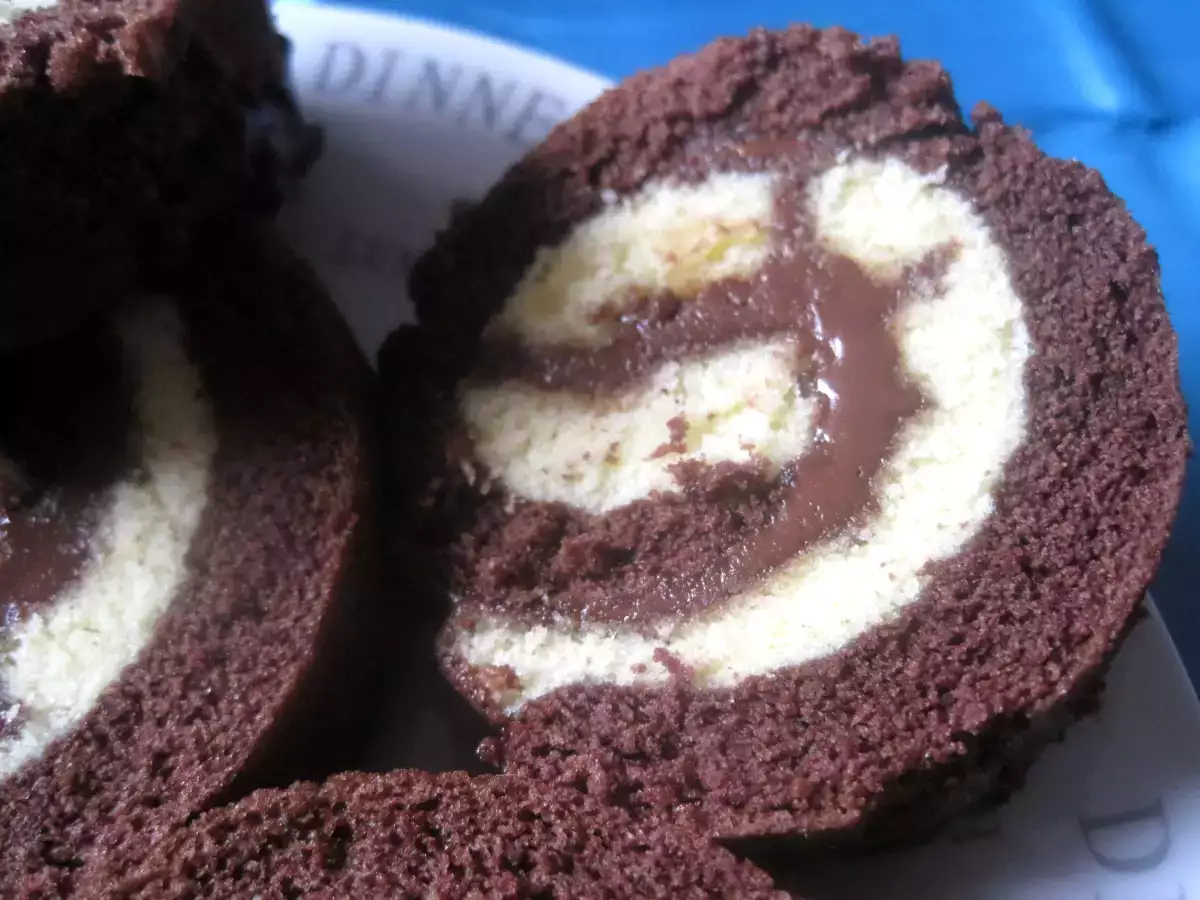 Rotolo girella bicolore farcito con crema alle nocciole - foto 7