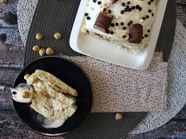 Rotolo Kinder Bueno, perfetto come dolce di compleanno o come tronchetto di Natale, foto 2