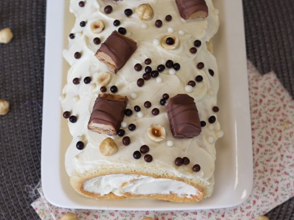 Rotolo Kinder Bueno, perfetto come dolce di compleanno o come tronchetto di Natale, foto 3