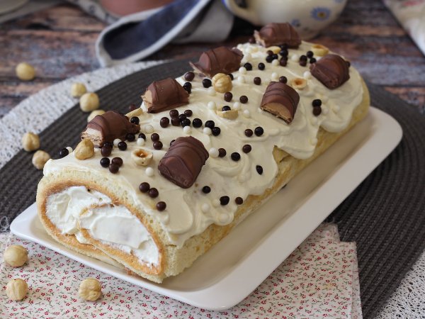 Rotolo Kinder Bueno, perfetto come dolce di compleanno o come tronchetto di Natale, foto 4