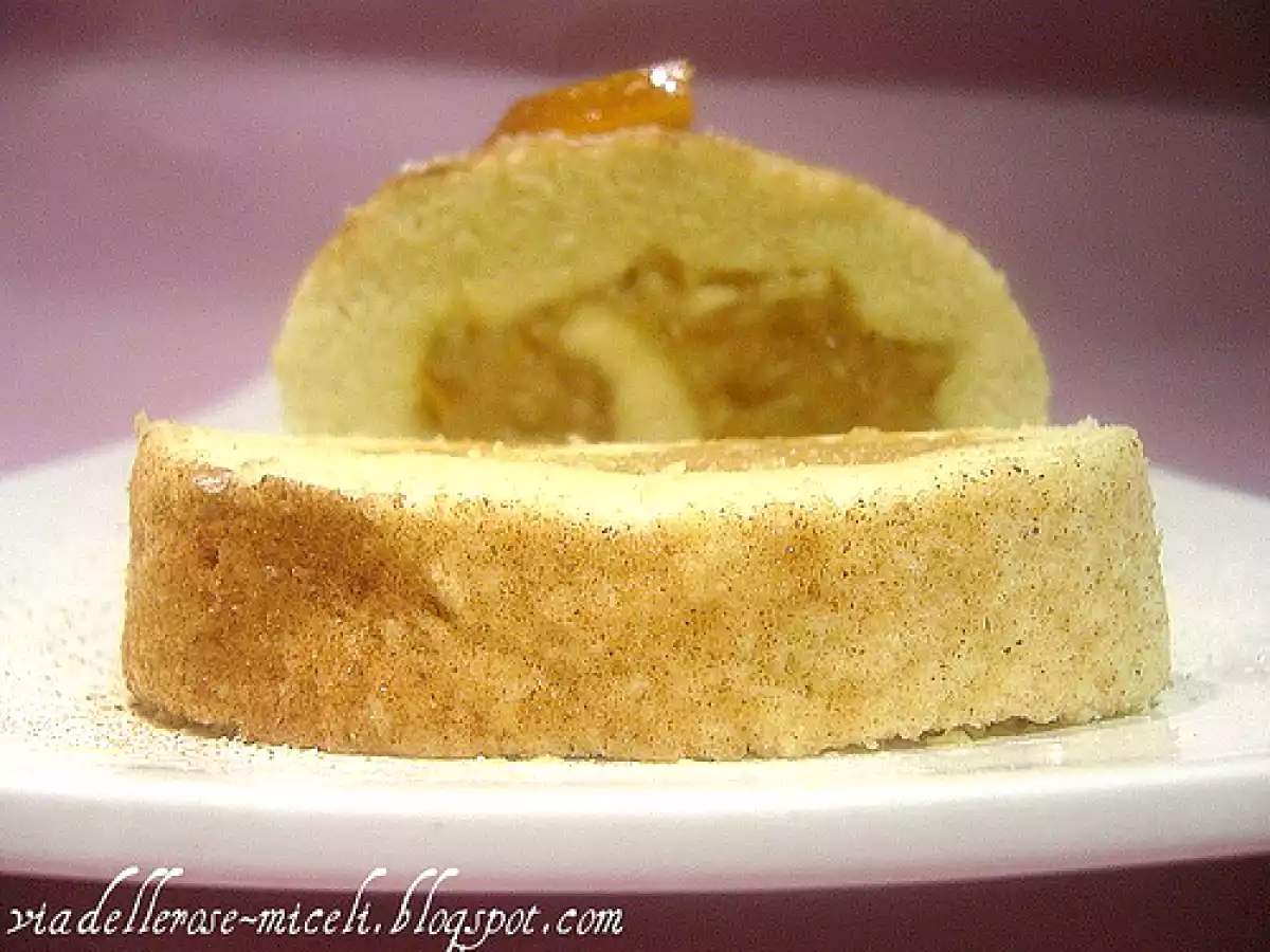 Rotolo morbido con composta di mele e arance candite. - foto 2