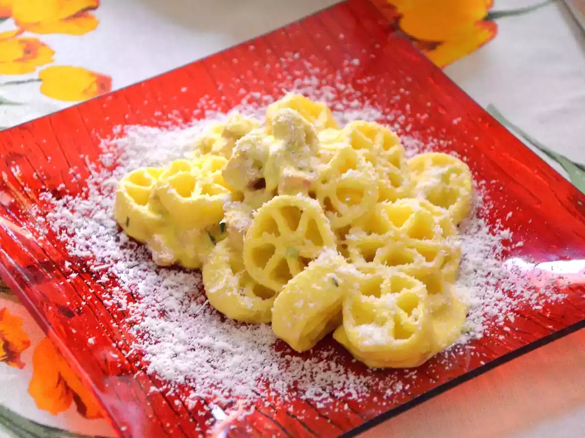 Ruote gorgonzola, prosciutto e zafferano