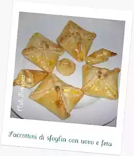 Saccottini di sfoglia con uovo e feta