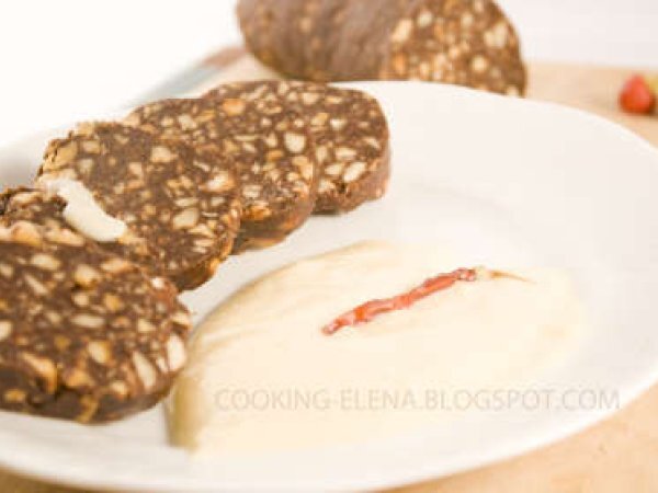 Salame di cioccolato con crema aromatizzata al peperoncino