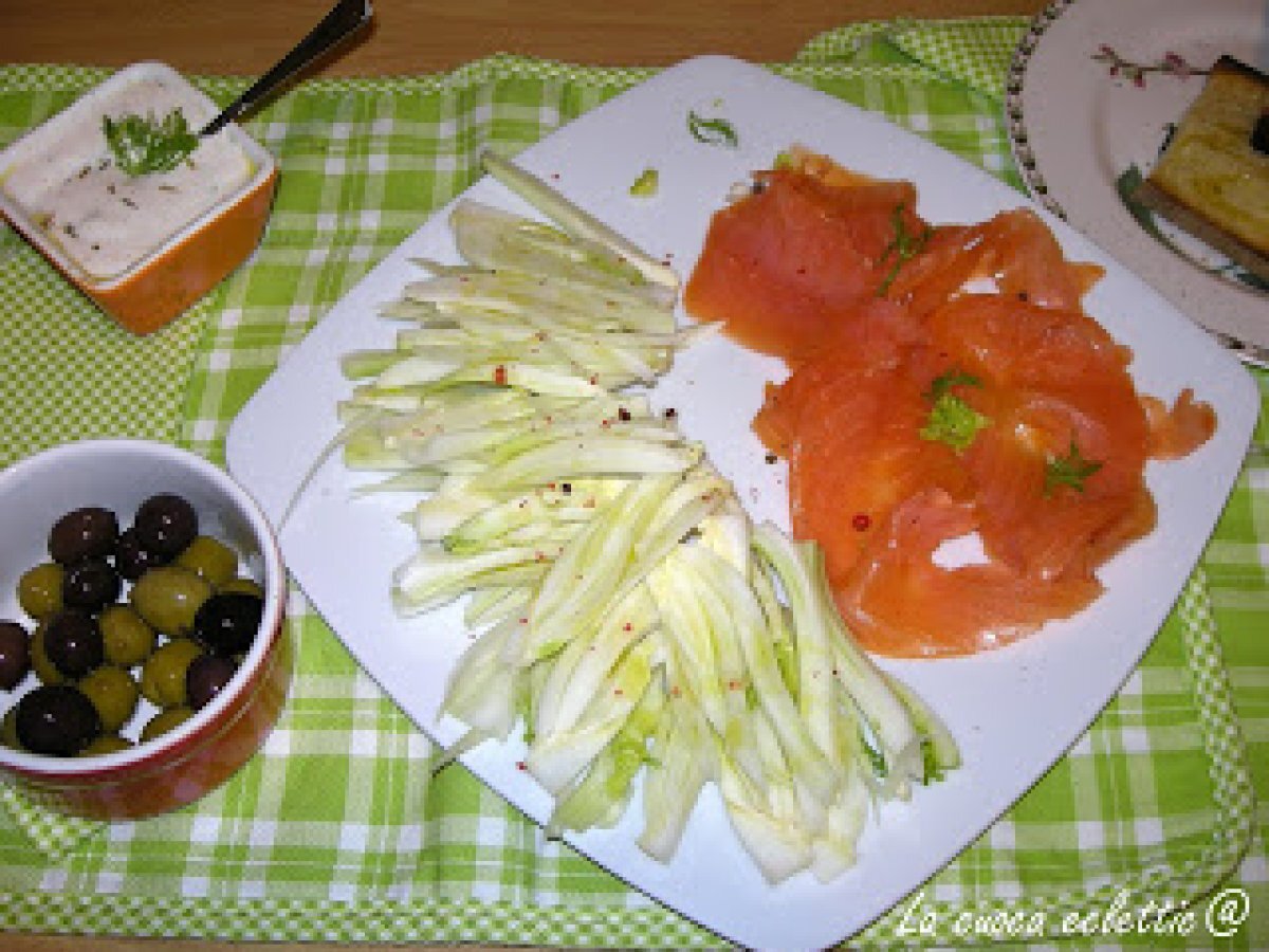 Salmone affumicato con finocchi e crema allo yogurt - foto 4