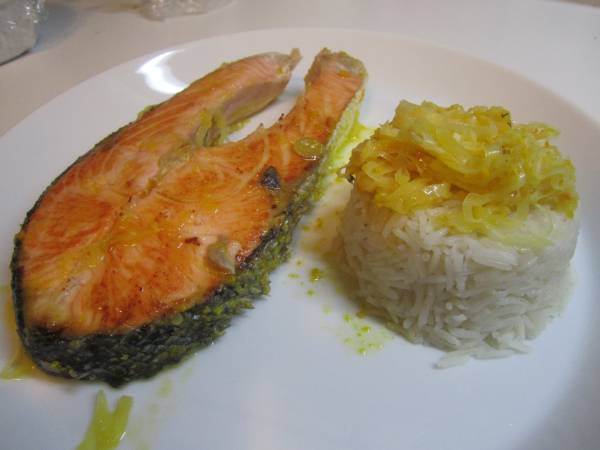 Salmone agli agrumi con sformatino di riso pilaf