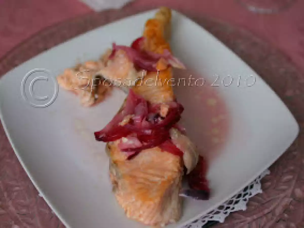 Salmone al forno con cipolle di Tropea