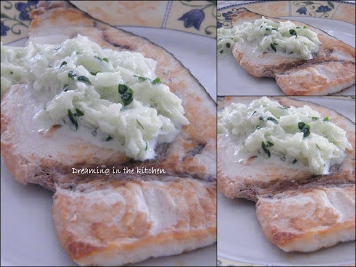 Salmone alla piastra con salsa al cetriolo:) - foto 2