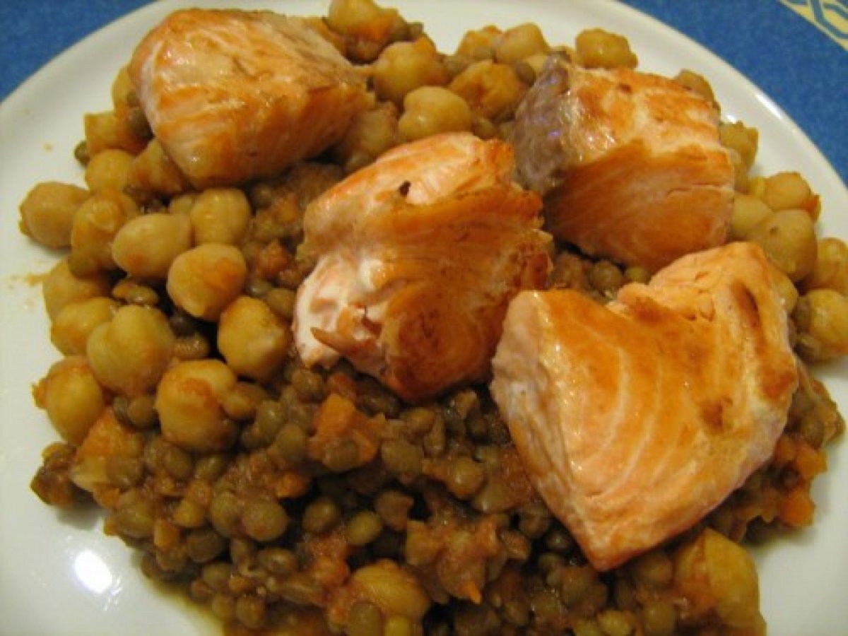 Salmone con ceci e lenticchie