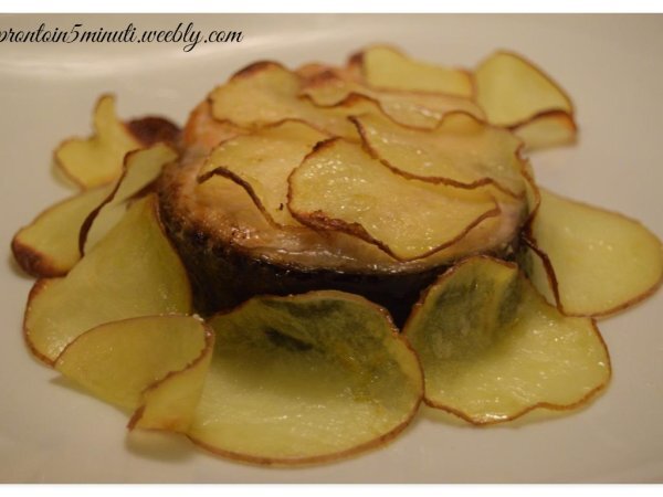 ricetta di salmone al forno con patate ricetta di salmone al forno con patate
