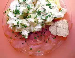 Salmone con patate e panna acida