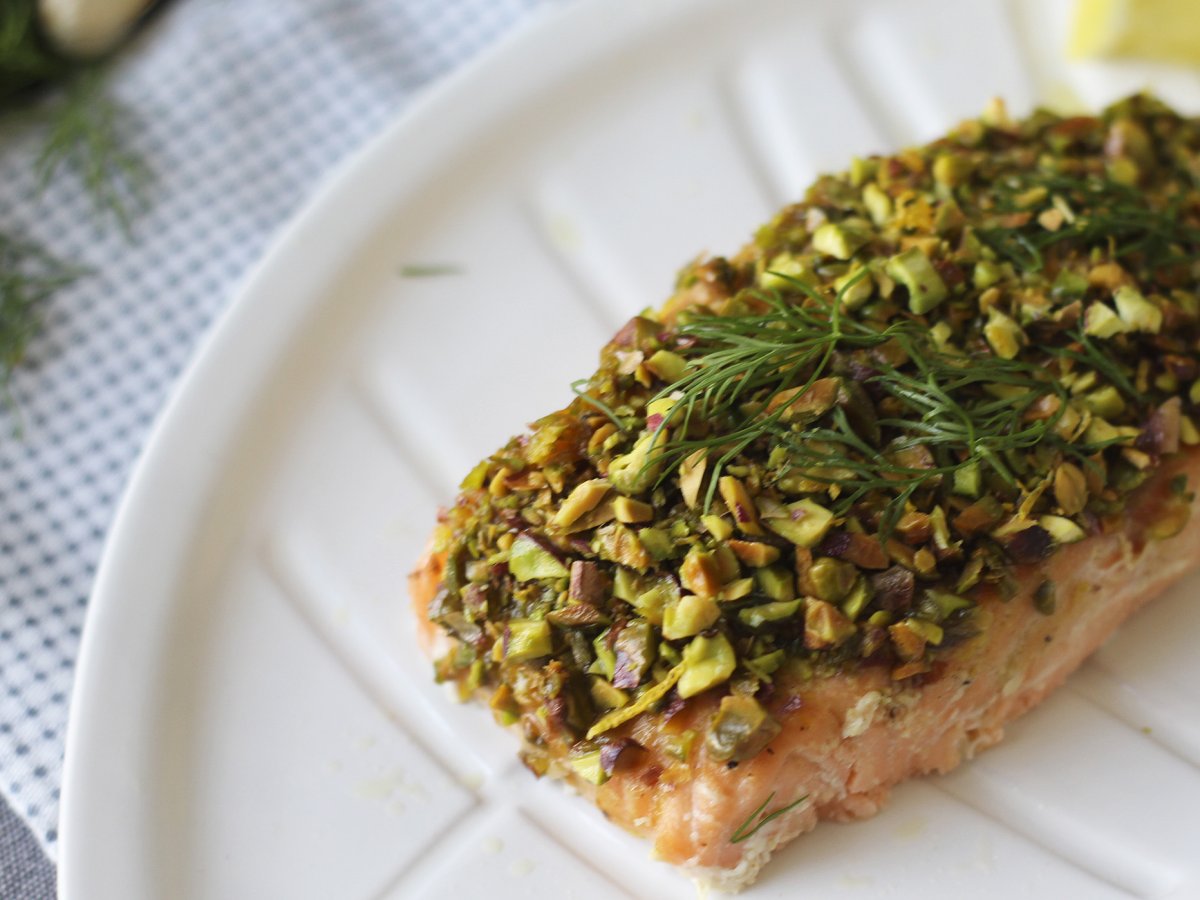 Salmone in crosta di pistacchi: ricetta leggera, veloce e raffinata - foto 3