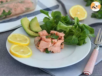Salmone marinato, la ricetta facile e gustosa