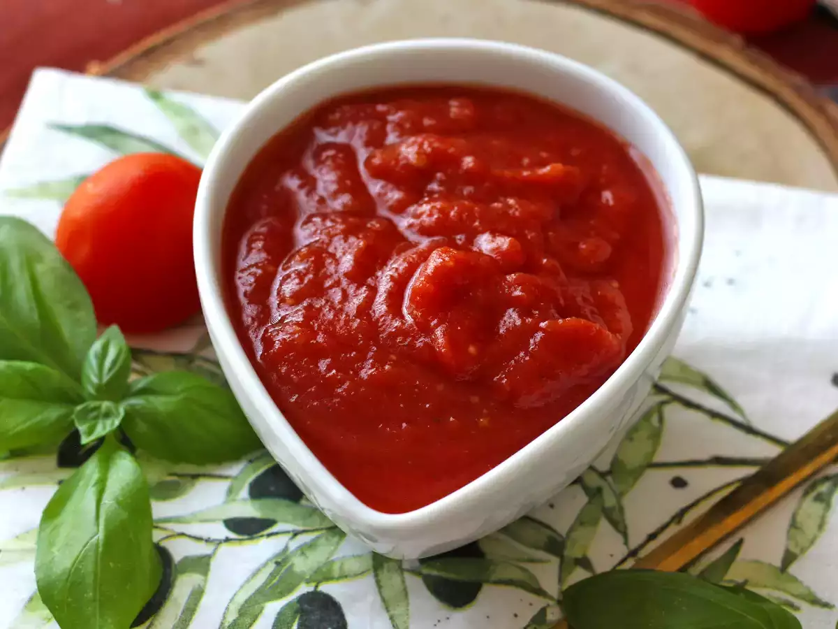 Salsa di pomodoro cruda per pizza e pinsa: ricetta facile, veloce e super gustosa - foto 4