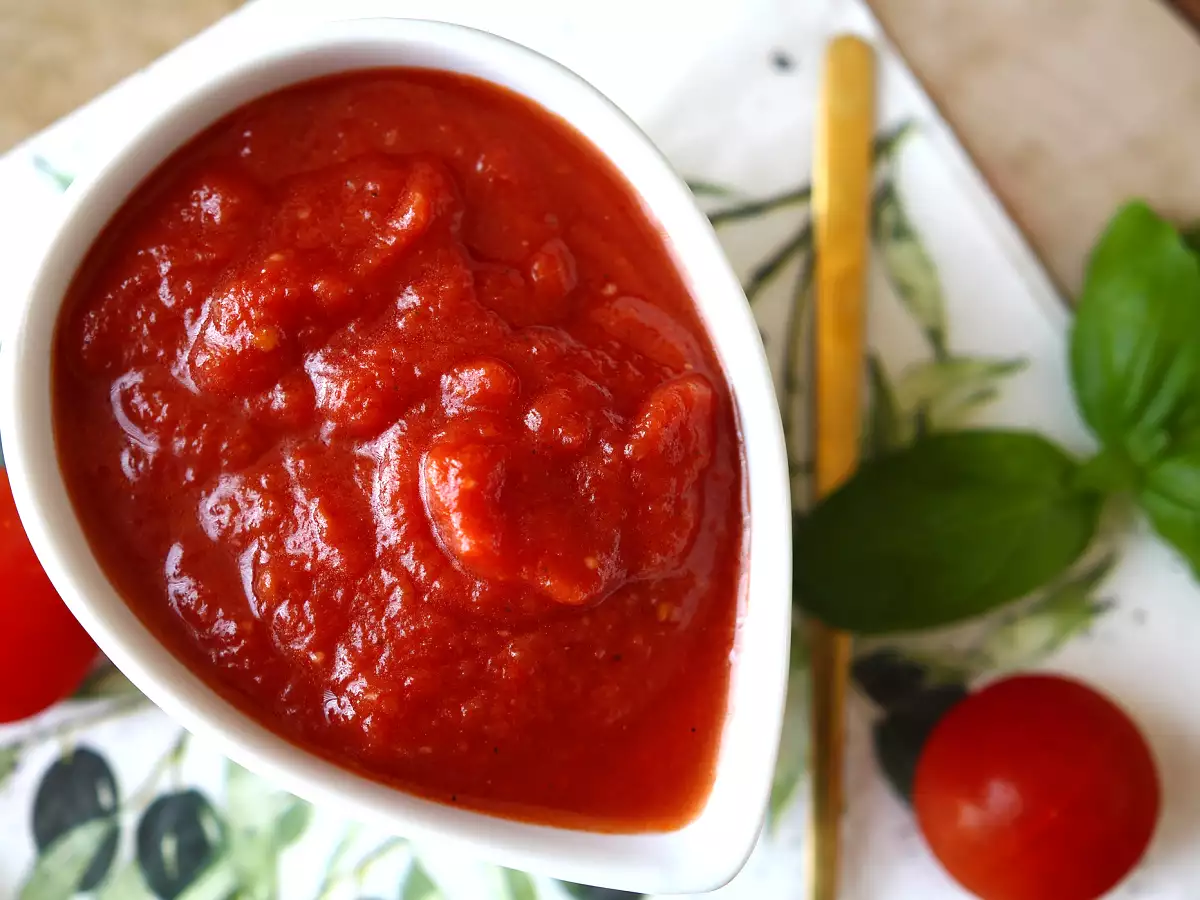 Salsa di pomodoro cruda per pizza e pinsa: ricetta facile, veloce e super gustosa - foto 5