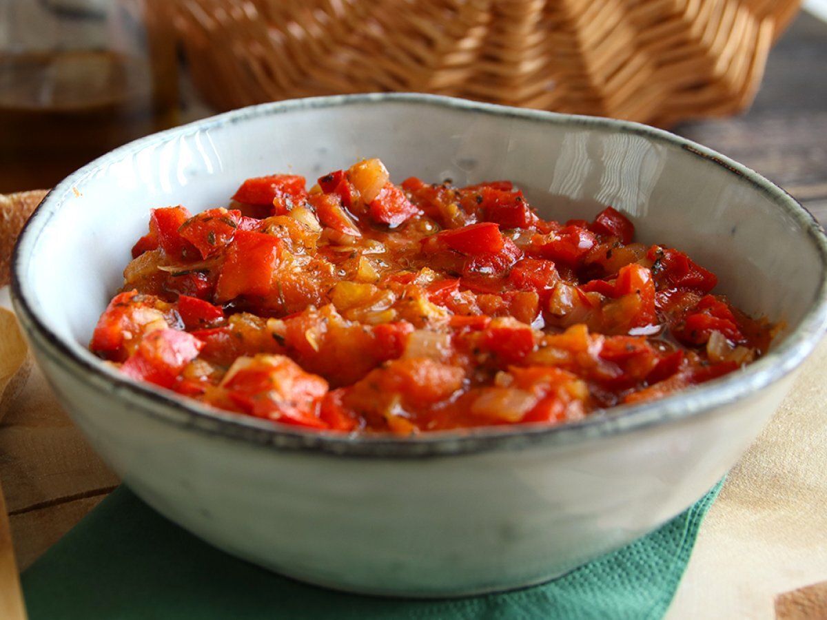 Salsa pomodoro e peperoni: ricetta semplice per condire la pasta - foto 5