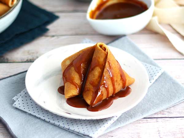 Samosa di crepes con mele caramellate Samosa di crepes con mele caramellate