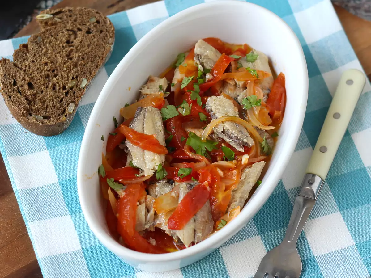 Sardine in scatola marinate con cipolla e pomodoro - foto 5