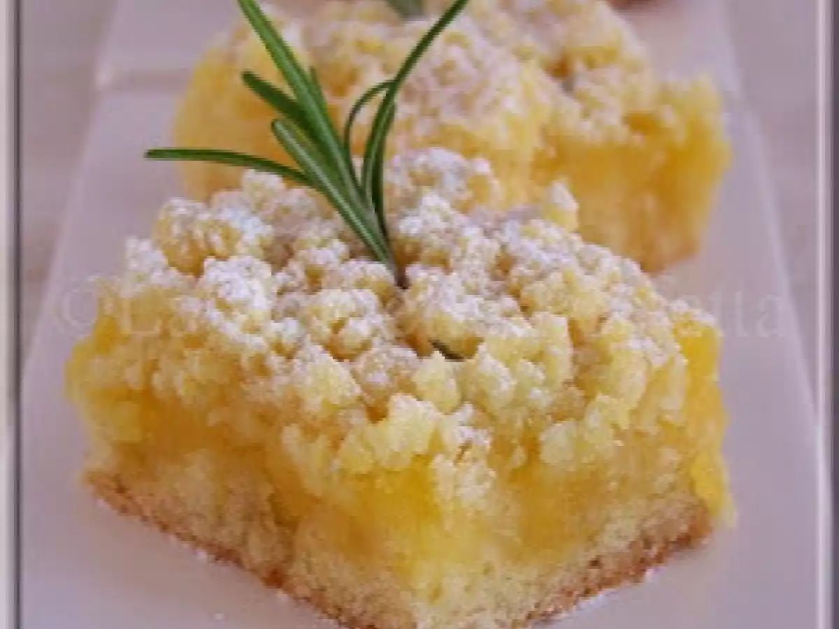 Sbriciolata al limone, limoncello e profumo di rosmarino