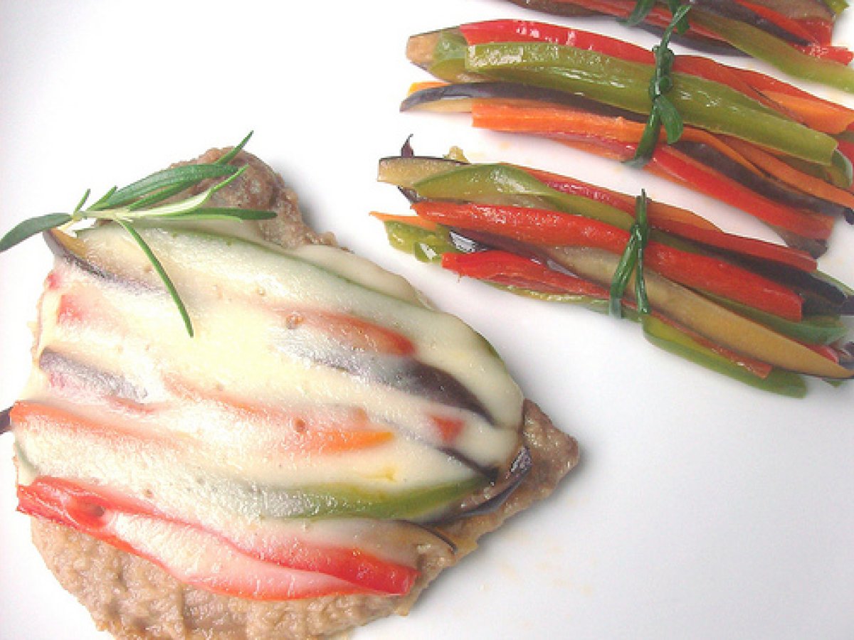 Scaloppine alle verdure e Mazzetti di verdure colorate