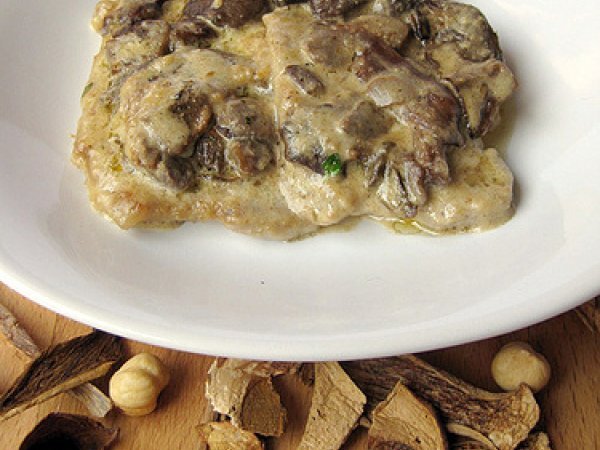 Scaloppine con nocciole e funghi