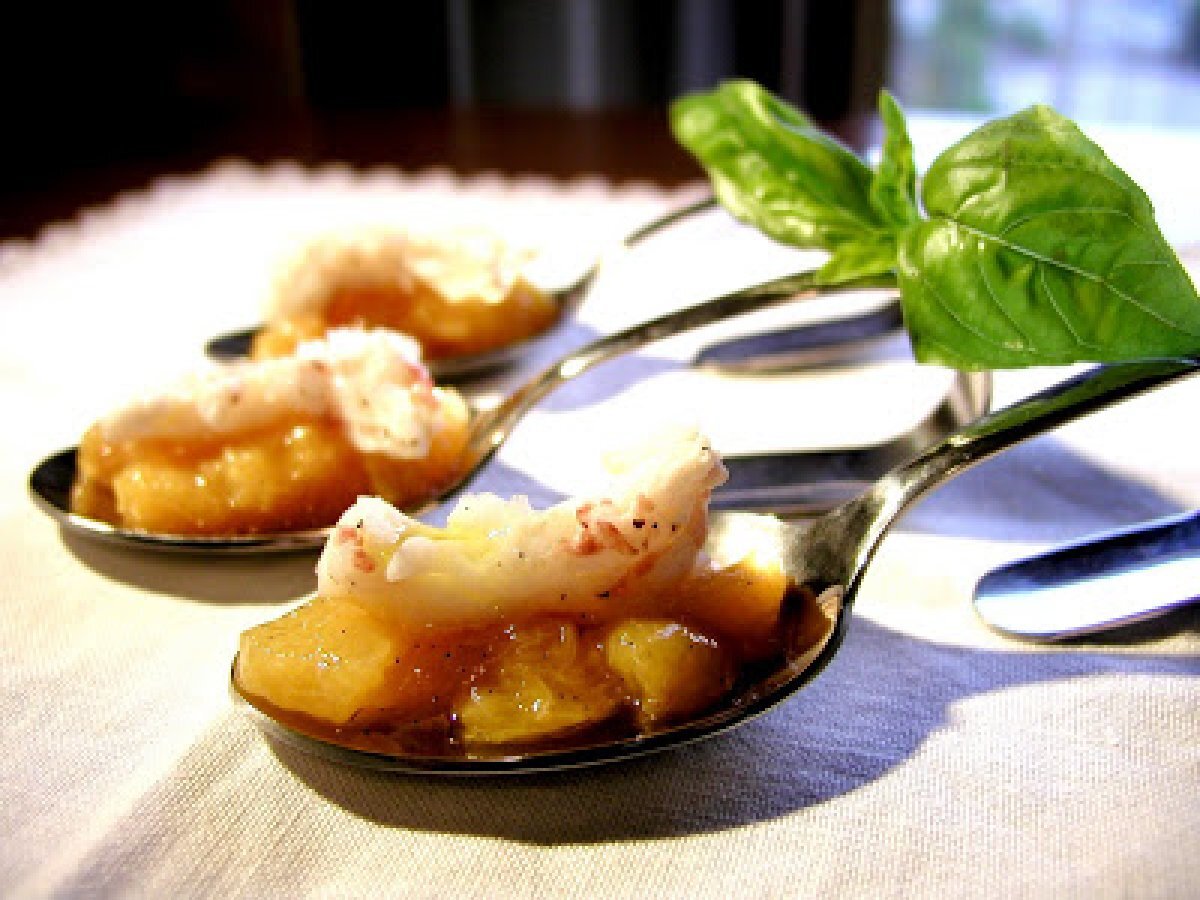 Scampi e pesche, l'amore è sbocciato