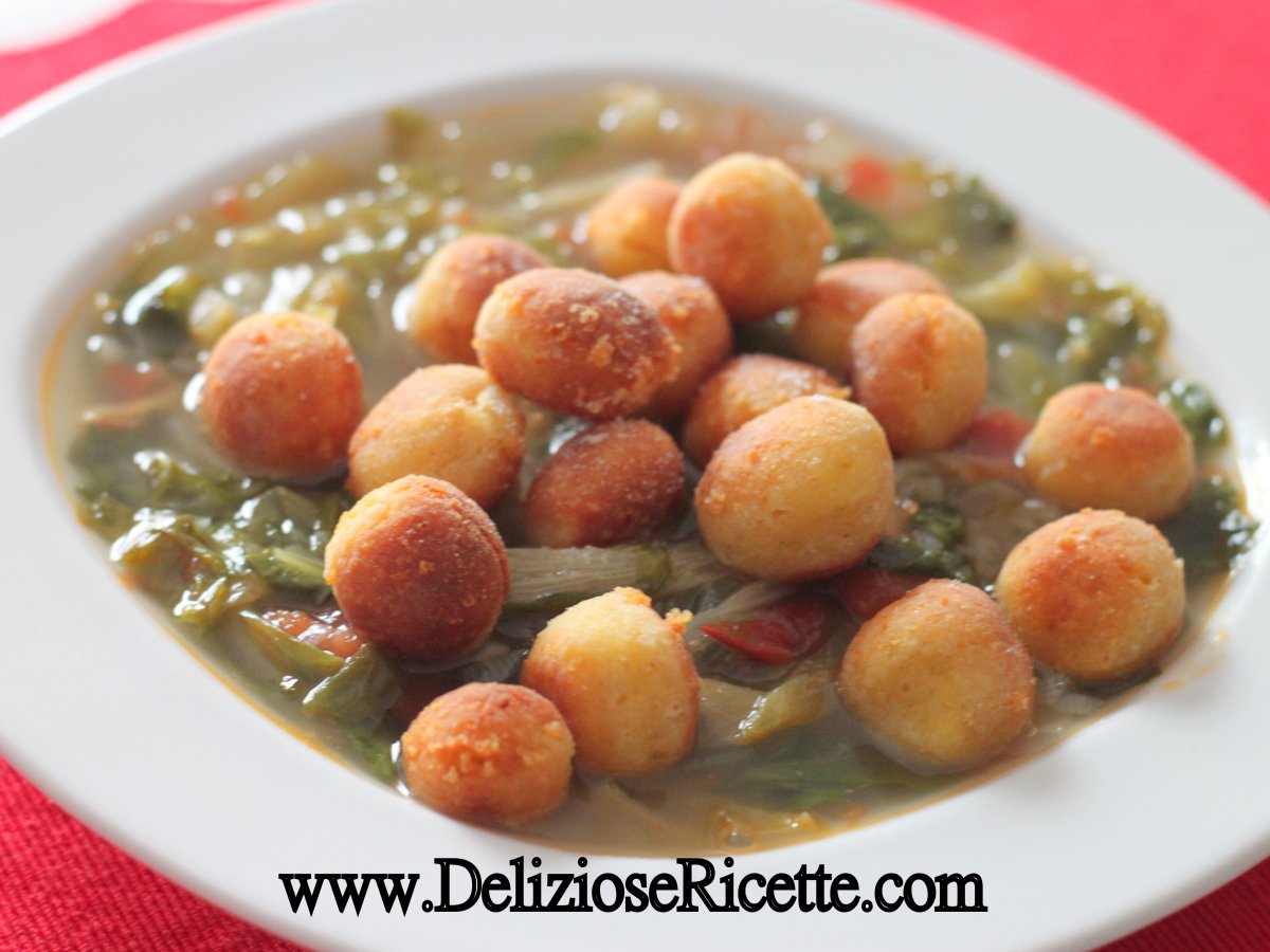 SCAROLA IN BRODO CON POLPETTINE DI PANE