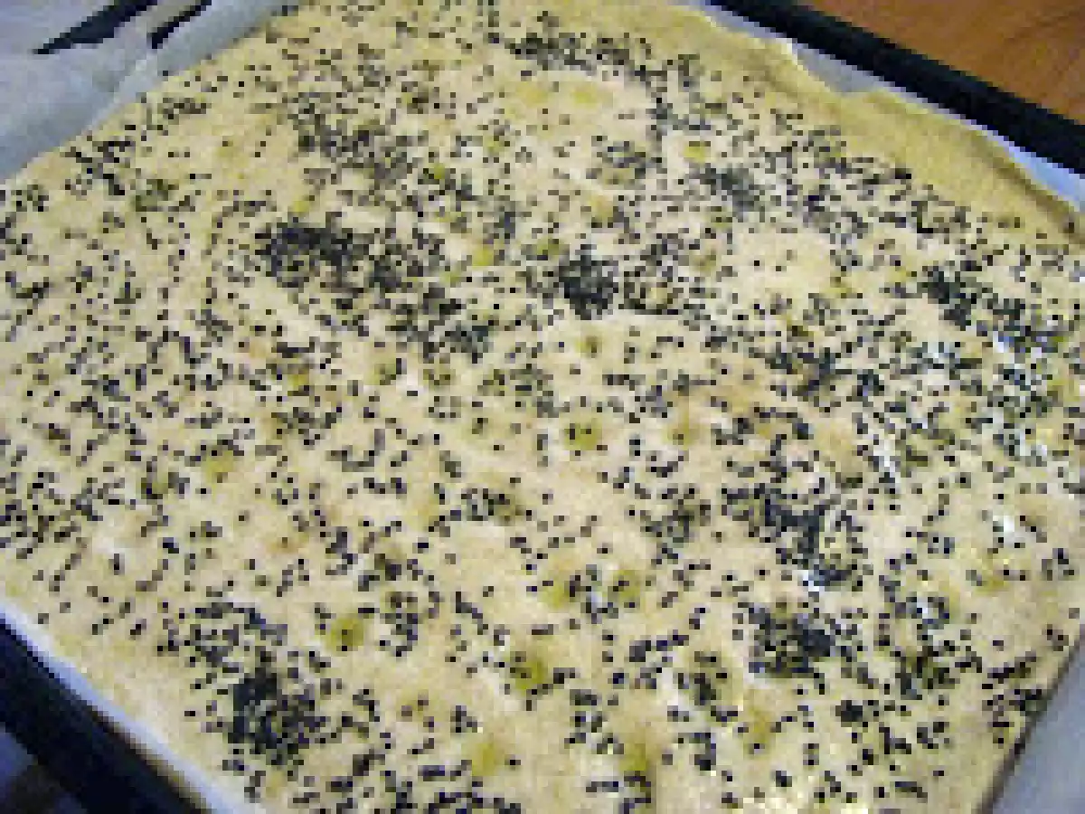 Schiacciata al farro con sesamo nero - foto 2