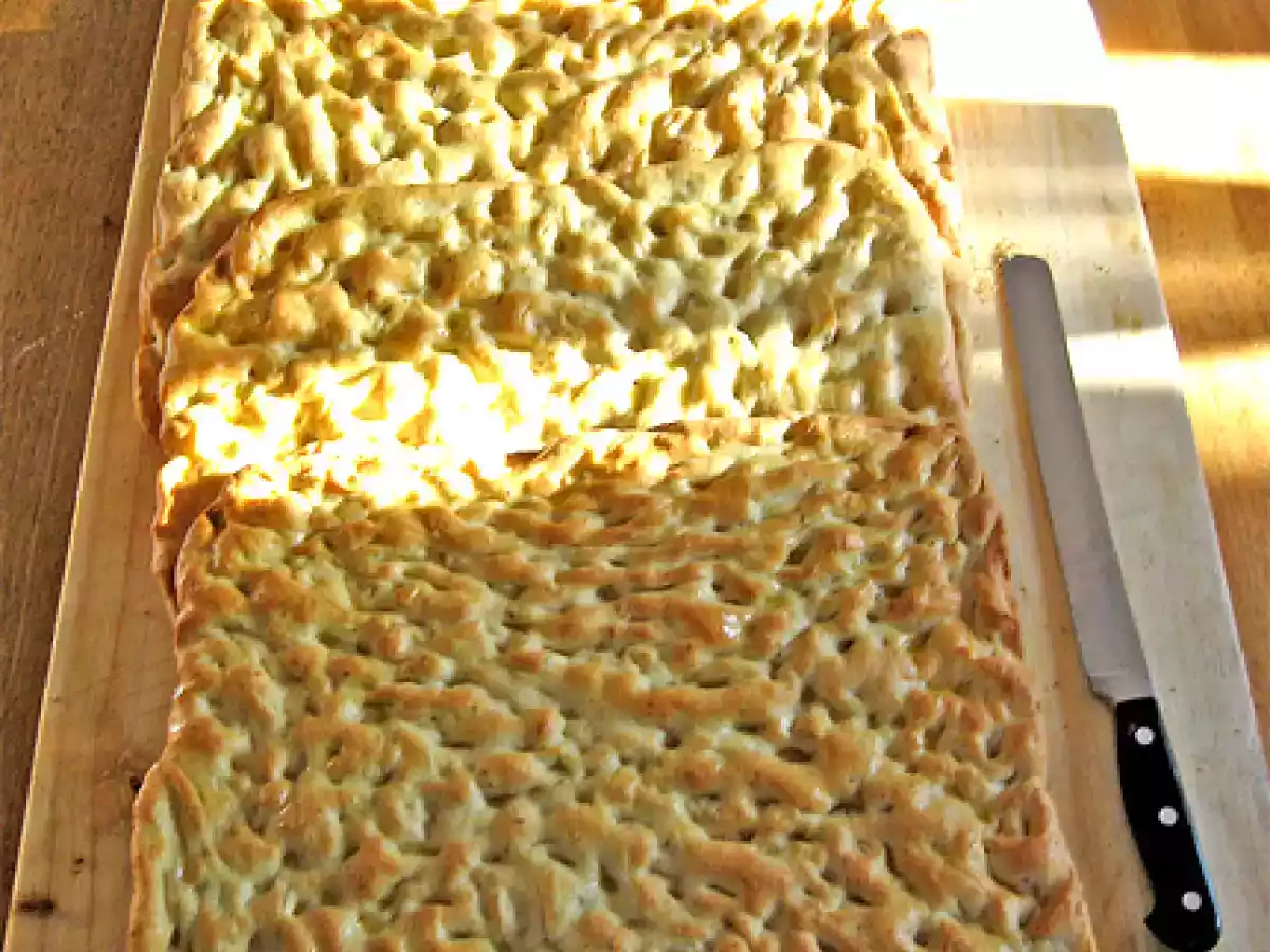 Schiacciata con ciccioli e rosmarino - foto 2