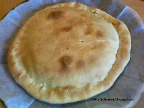 SCHIACCIATA CON SCAROLA E SALSICCIA