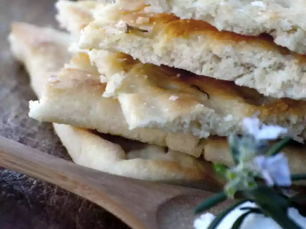 Schiacciata toscana al rosmarino - foto 5