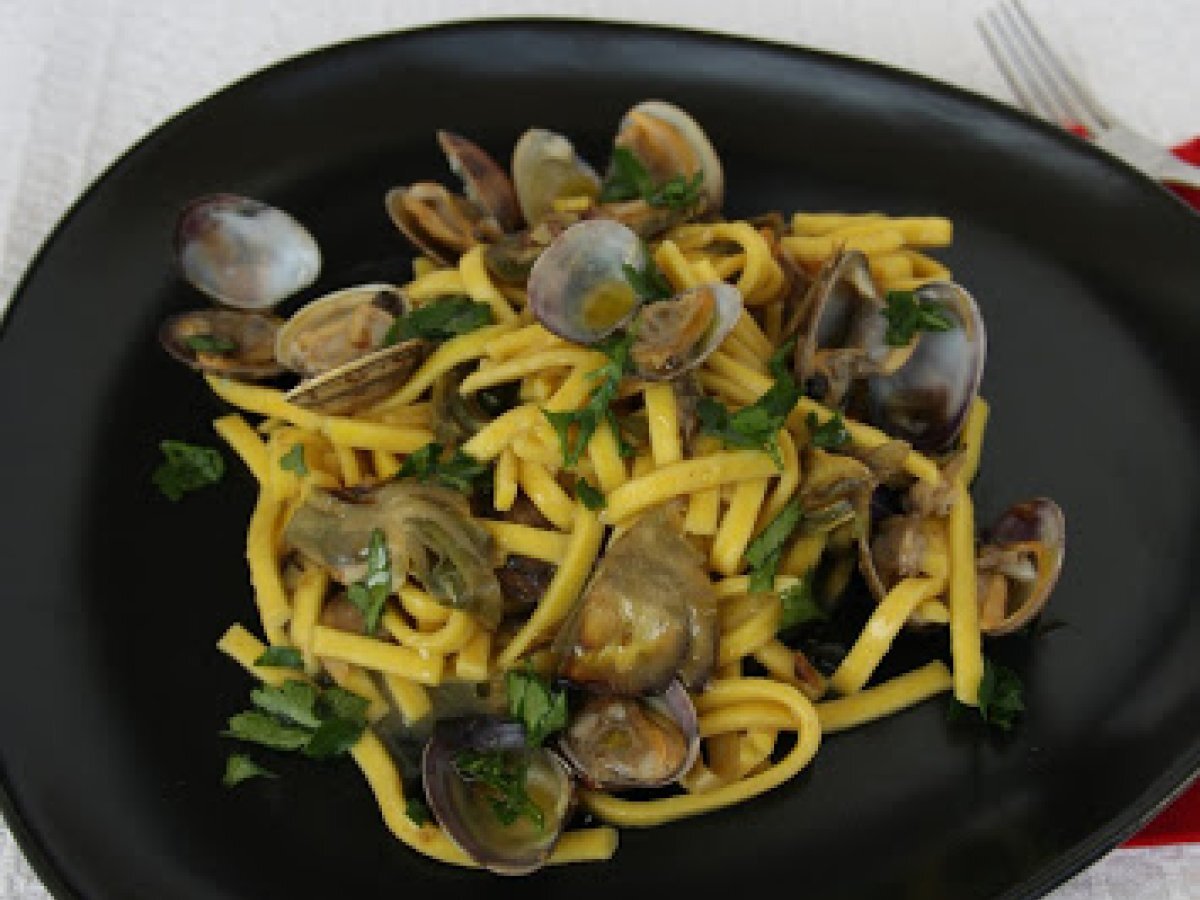 Scialatielli al limone con carciofi e vongole