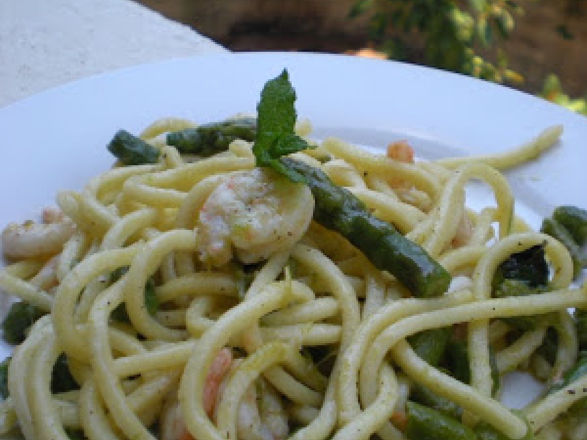 Scialatielli con Asparagi, Gamberi e Menta