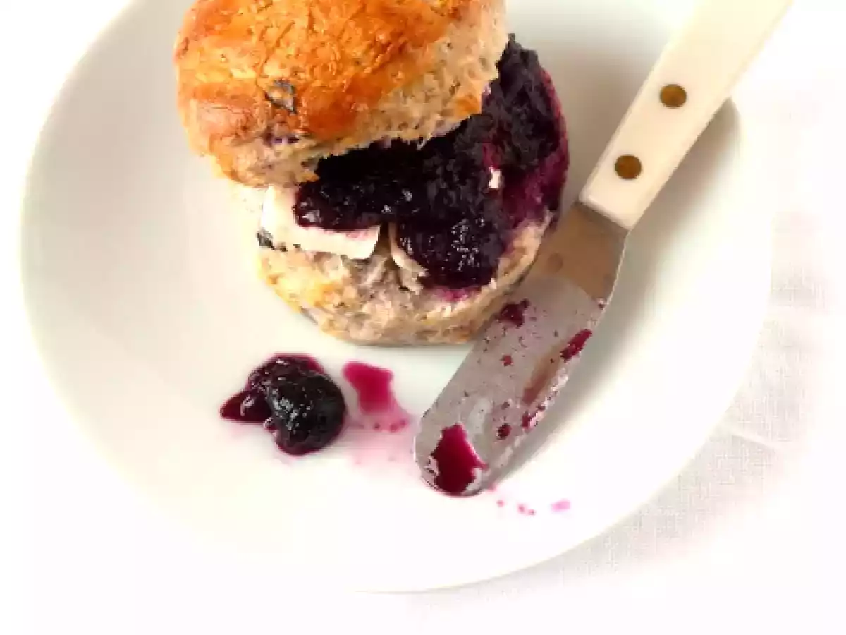 Scones ai mirtilli & panna acida