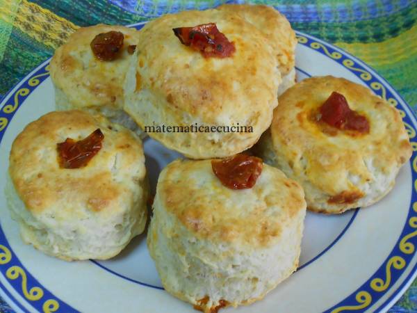 Scones al Parmigiano e Pomodori Secchi