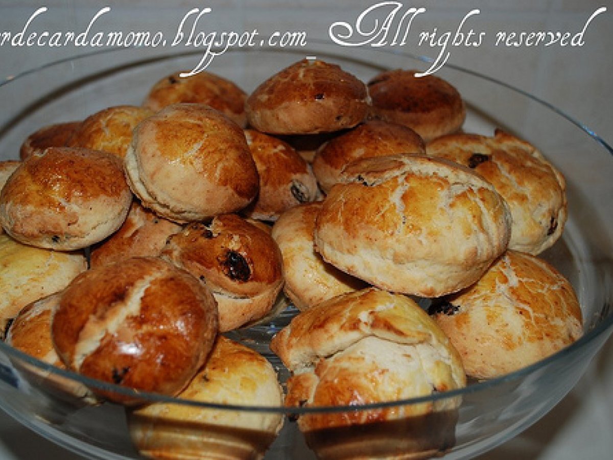 Scones all' uvetta e pinoli