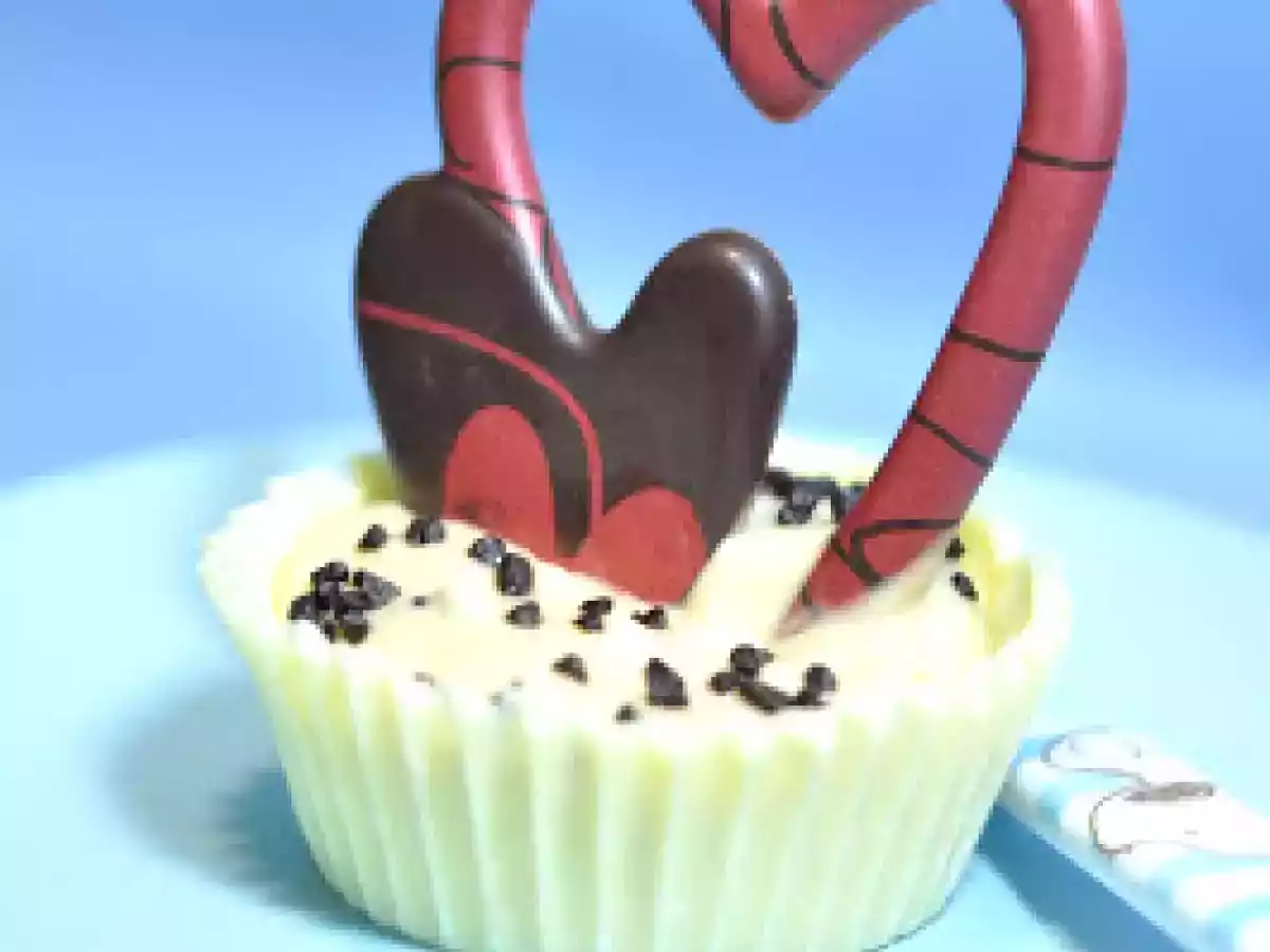 Scrigni di cioccolato bianco ripieni di crema al mascarpone e caffè